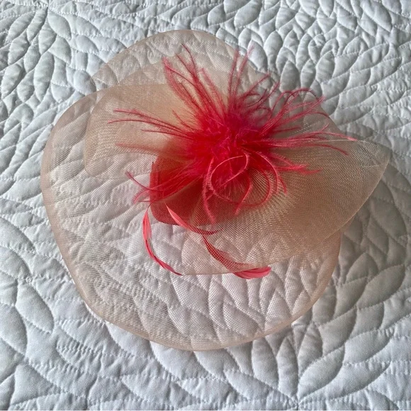 Elegant Pink Fascinator Hat - Picture 2 of 3
